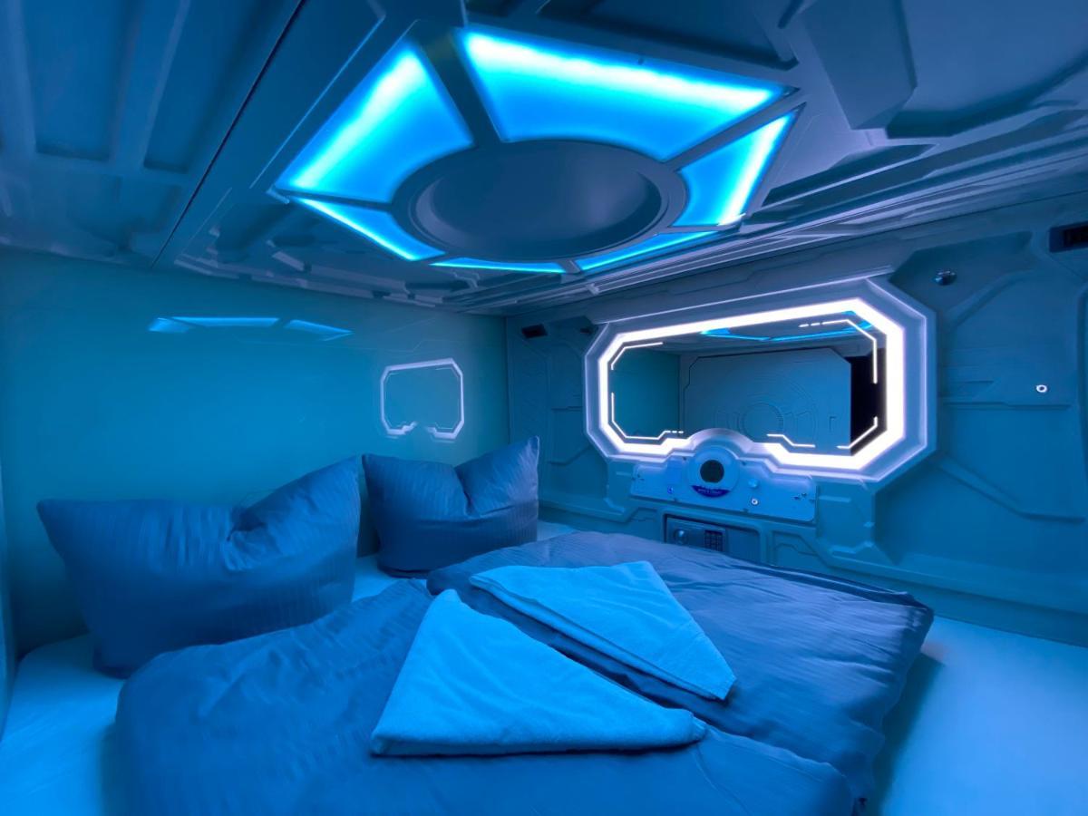 Space Night Capsule *
